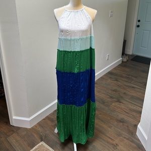 Women’s size Sm fits like a MD. Long stripped dress